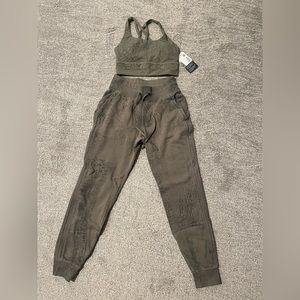 Lululemon set new top with tags bottoms wore 1 time